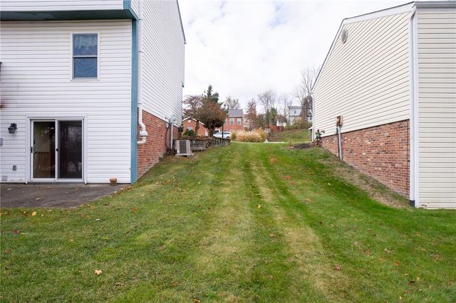 7324 Green Meadow Dr, Imperial, PA 15126