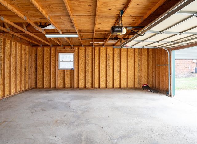 7324 Green Meadow Dr, Imperial, PA 15126