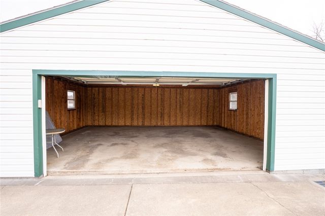 7324 Green Meadow Dr, Imperial, PA 15126