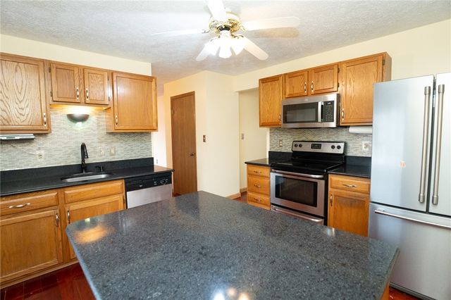 7324 Green Meadow Dr, Imperial, PA 15126