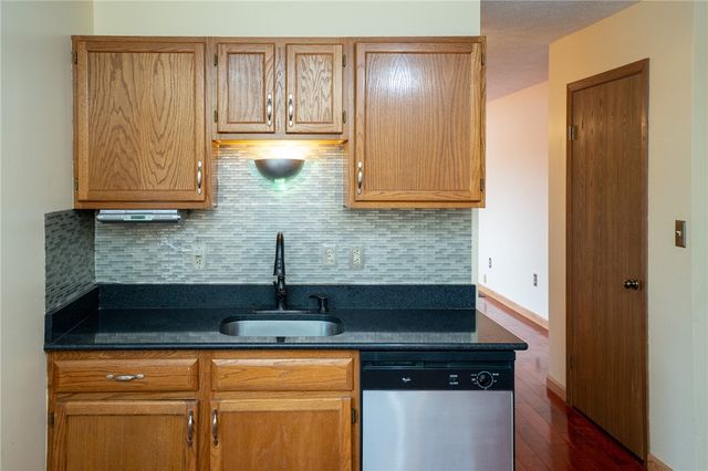 7324 Green Meadow Dr, Imperial, PA 15126