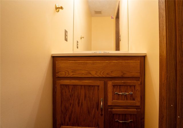 7324 Green Meadow Dr, Imperial, PA 15126