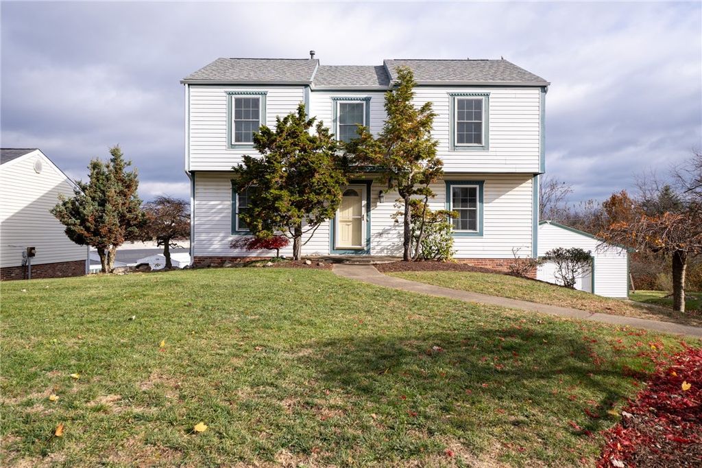 7324 Green Meadow Dr, Imperial, PA 15126