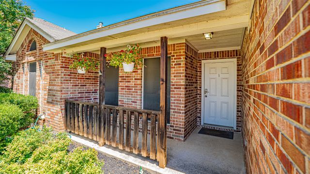 308 Vista Way Drive, Saginaw, TX 76179