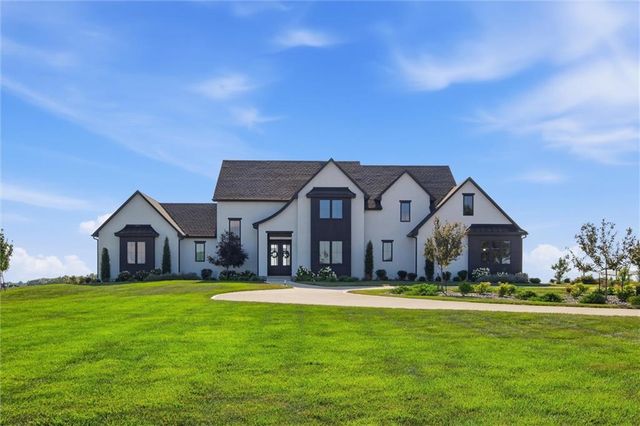 10504 Stonehaus Drive, Lee's Summit, MO 64086