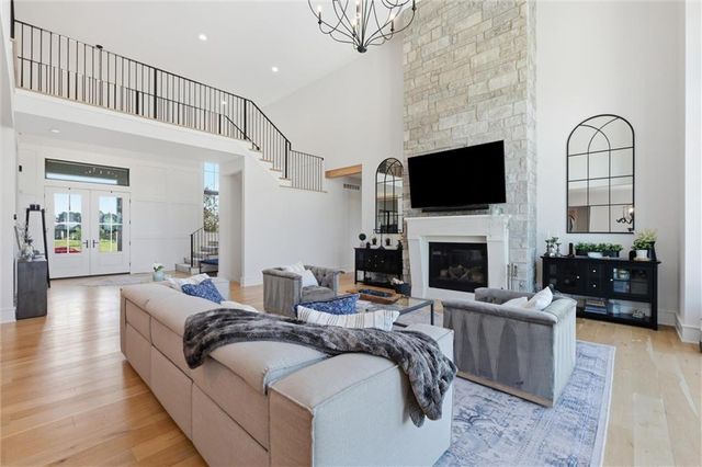 10504 Stonehaus Drive, Lee's Summit, MO 64086