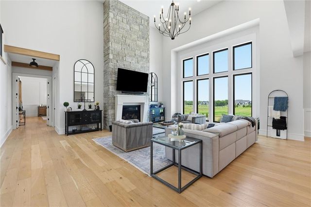 10504 Stonehaus Drive, Lee's Summit, MO 64086