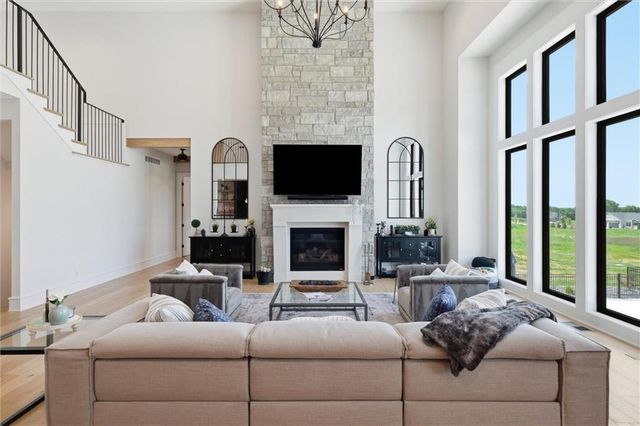 10504 Stonehaus Drive, Lee's Summit, MO 64086