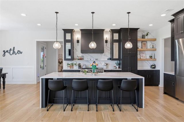 10504 Stonehaus Drive, Lee's Summit, MO 64086