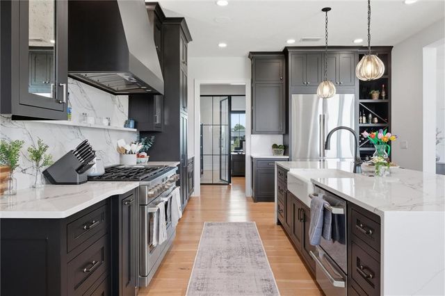 10504 Stonehaus Drive, Lee's Summit, MO 64086