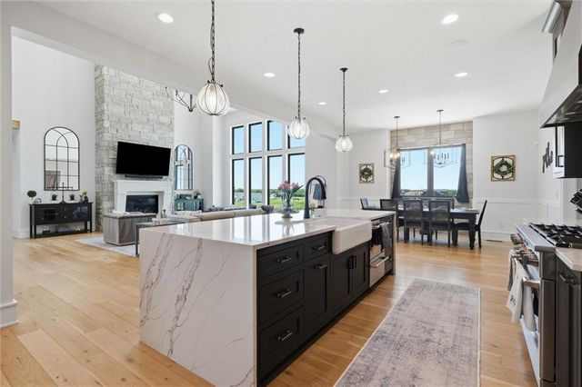 10504 Stonehaus Drive, Lee's Summit, MO 64086