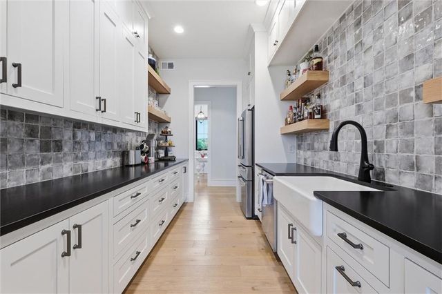 10504 Stonehaus Drive, Lee's Summit, MO 64086