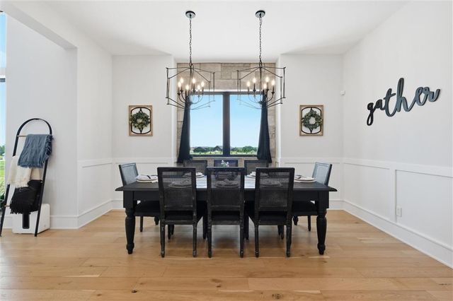 10504 Stonehaus Drive, Lee's Summit, MO 64086