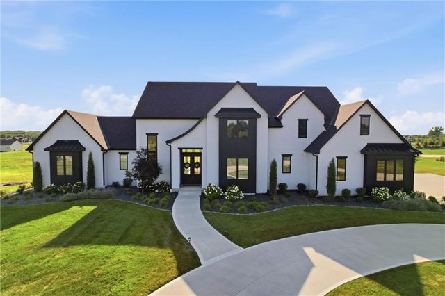 10504 Stonehaus Drive, Lee's Summit, MO 64086