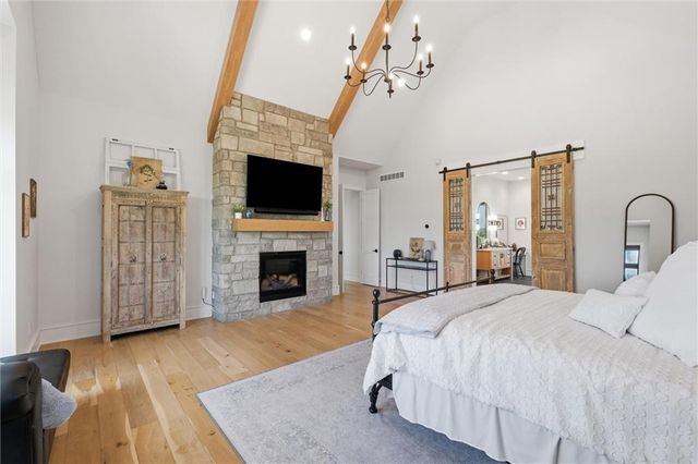 10504 Stonehaus Drive, Lee's Summit, MO 64086