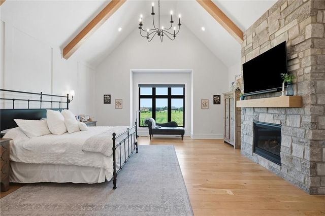 10504 Stonehaus Drive, Lee's Summit, MO 64086