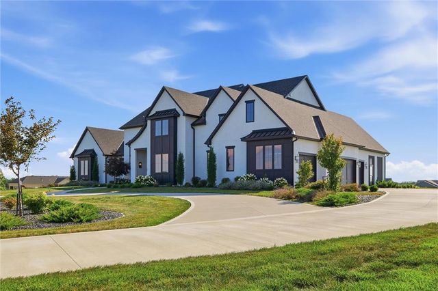 10504 Stonehaus Drive, Lee's Summit, MO 64086