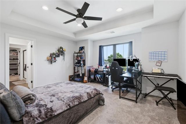 10504 Stonehaus Drive, Lee's Summit, MO 64086