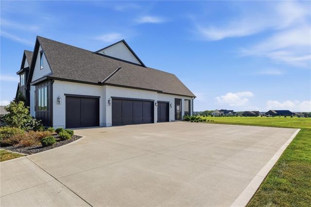 10504 Stonehaus Drive, Lee's Summit, MO 64086
