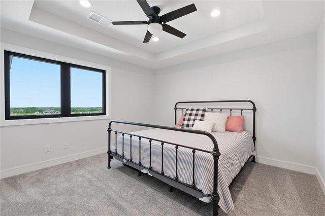 10504 Stonehaus Drive, Lee's Summit, MO 64086