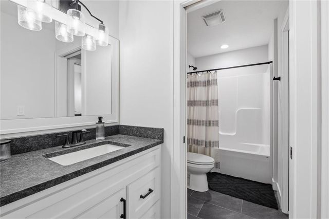10504 Stonehaus Drive, Lee's Summit, MO 64086