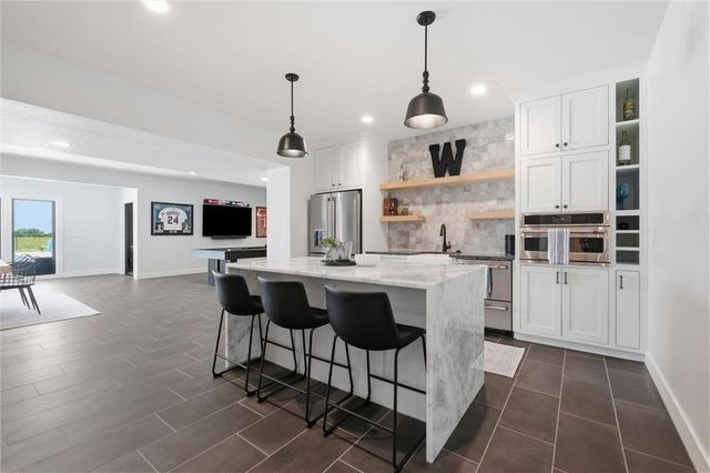 10504 Stonehaus Drive, Lee's Summit, MO 64086