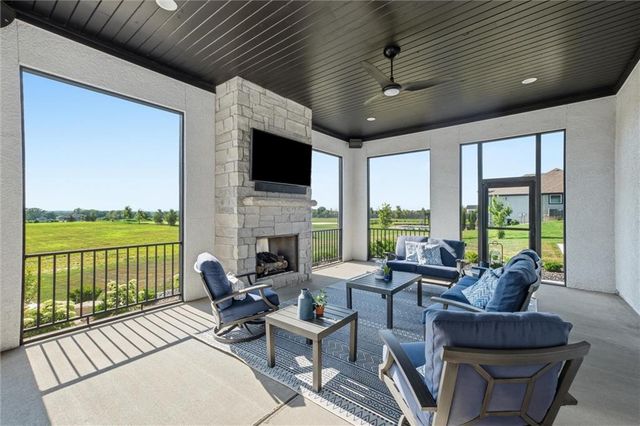 10504 Stonehaus Drive, Lee's Summit, MO 64086