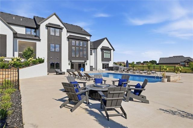 10504 Stonehaus Drive, Lee's Summit, MO 64086