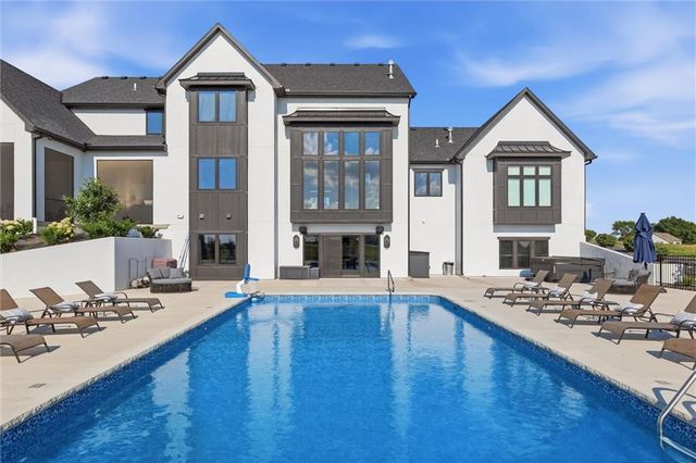 10504 Stonehaus Drive, Lee's Summit, MO 64086