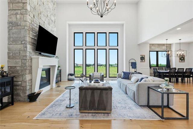 10504 Stonehaus Drive, Lee's Summit, MO 64086