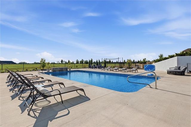 10504 Stonehaus Drive, Lee's Summit, MO 64086
