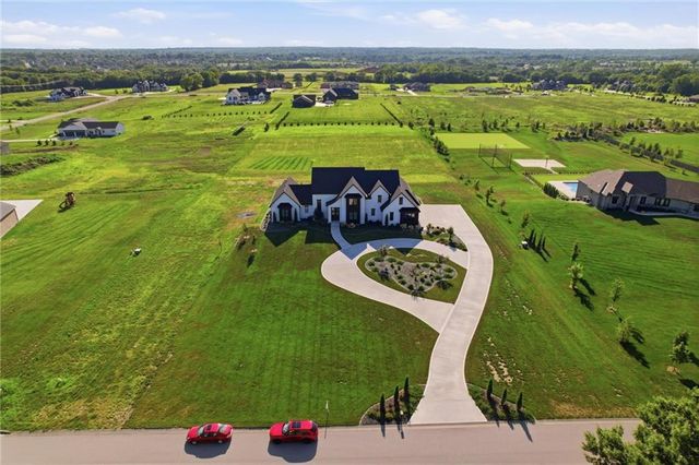 10504 Stonehaus Drive, Lee's Summit, MO 64086