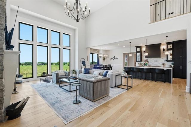 10504 Stonehaus Drive, Lee's Summit, MO 64086