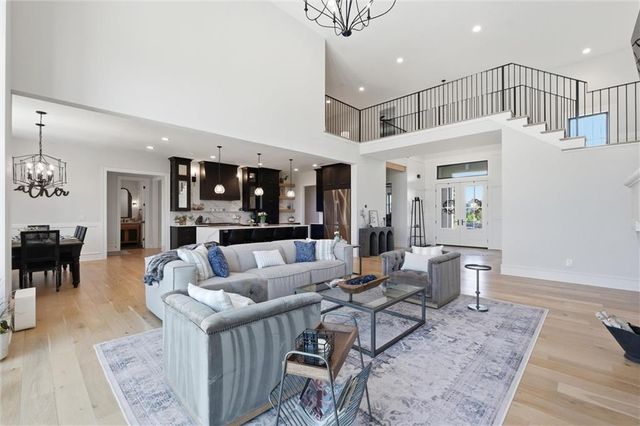 10504 Stonehaus Drive, Lee's Summit, MO 64086