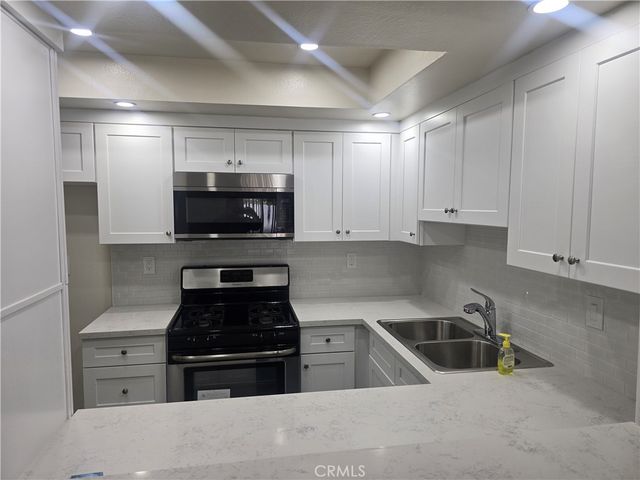 335 N Adams 106, Glendale, CA 91206