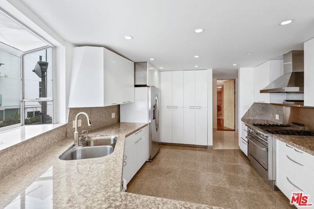 6 Eastwind Street 110, Marina Del Rey, CA 90292