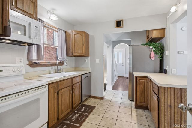 511 Godfroy Avenue, Monroe, MI 48162