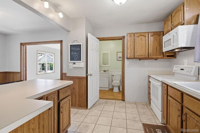 511 Godfroy Avenue, Monroe, MI 48162