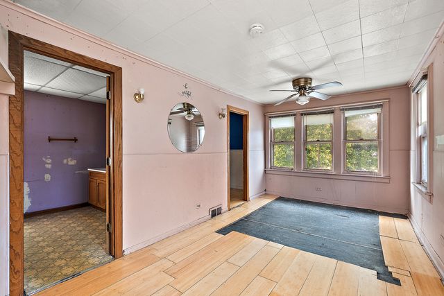 9827 Melvina Avenue, Oak Lawn, IL 60453