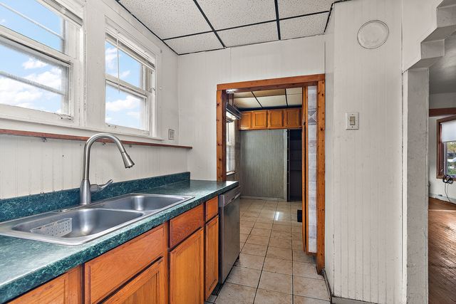 9827 Melvina Avenue, Oak Lawn, IL 60453