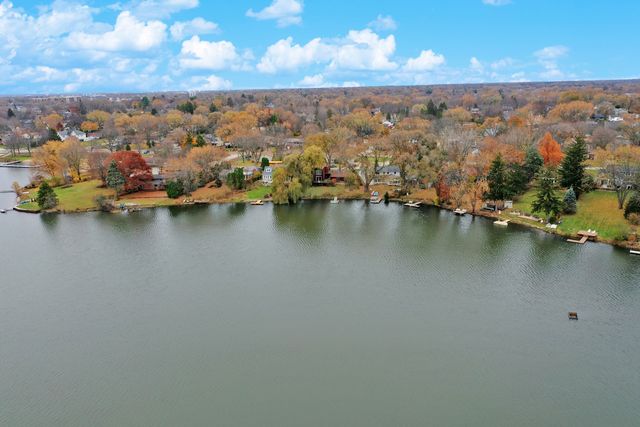 926 Lucerne Court, Mundelein, IL 60060