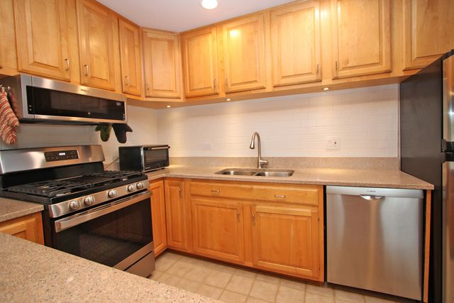 926 Lucerne Court, Mundelein, IL 60060