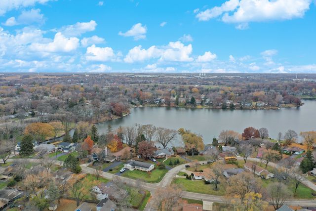 926 Lucerne Court, Mundelein, IL 60060