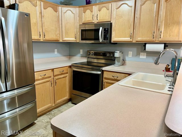 18105 Adri Circle, Commerce Charter Township, MI 48390