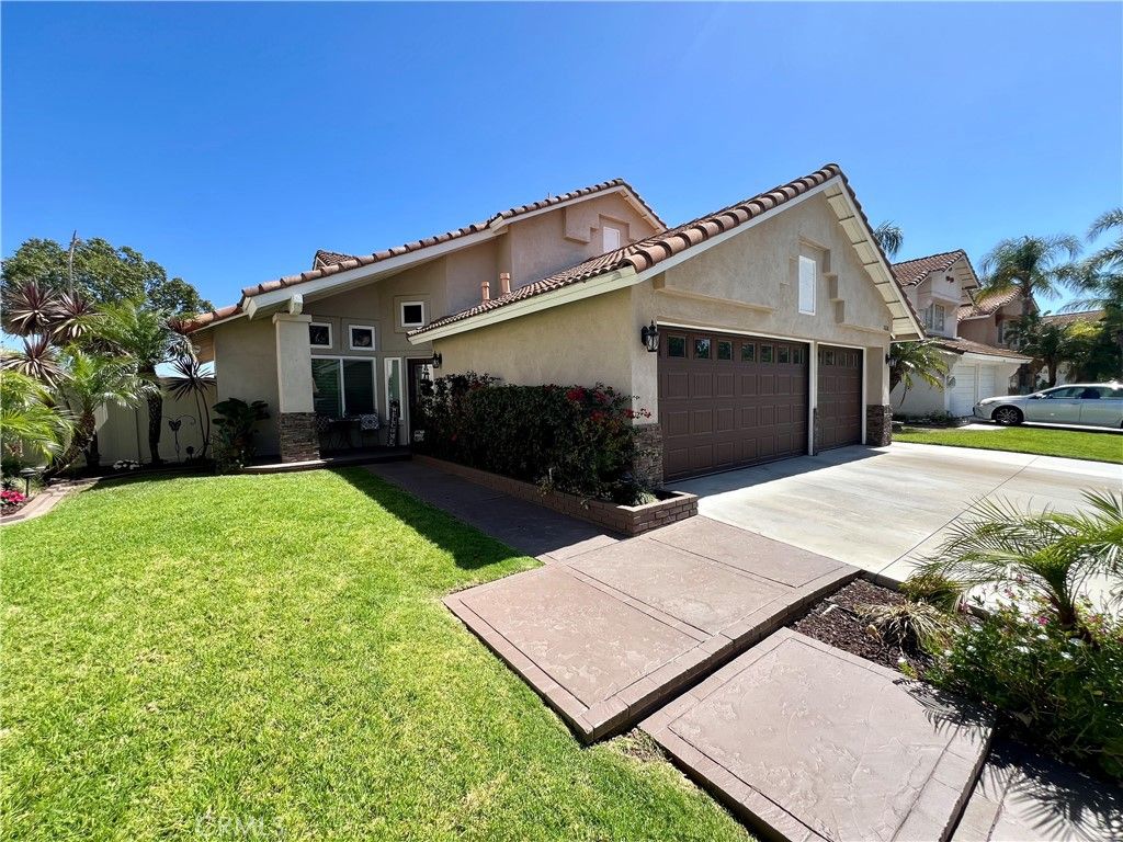 Image 2 of property listing at 2636 Las Mercedes Lane, Corona, CA 92879