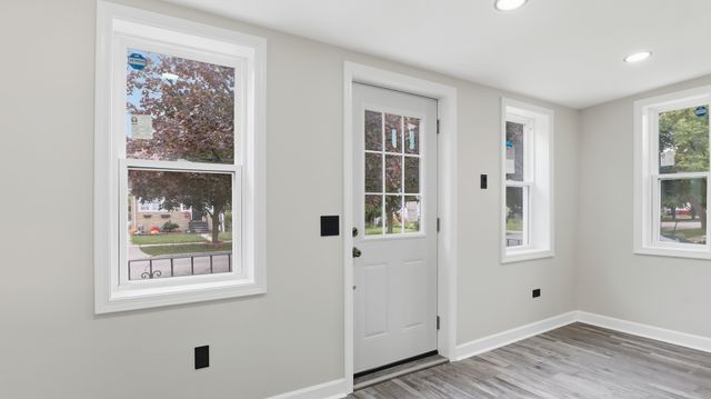 406 S 10th Avenue, Maywood, IL 60153