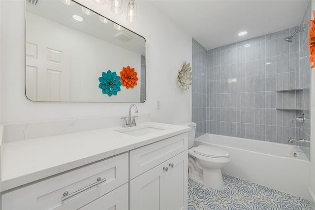 7264 56TH AVENUE N, St Petersburg, FL 33709