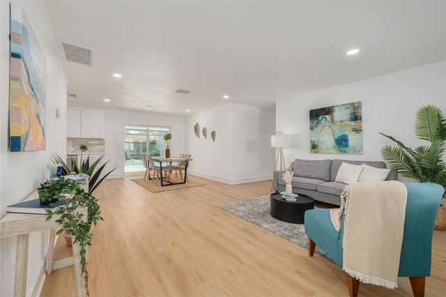 7264 56TH AVENUE N, St Petersburg, FL 33709