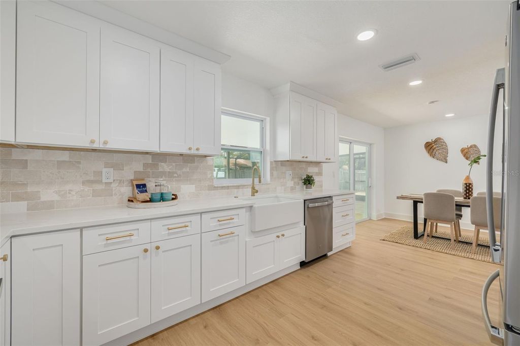 Image 11 of property listing at 7264 56TH AVENUE N, St Petersburg, FL 33709