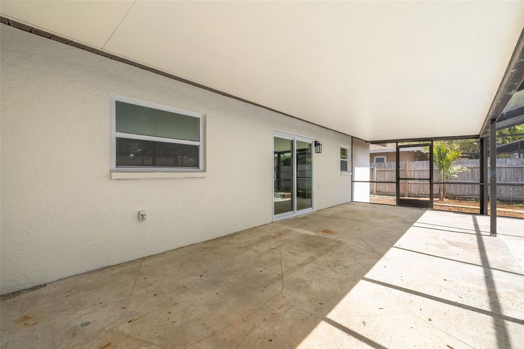 Image 15 of property listing at 7264 56TH AVENUE N, St Petersburg, FL 33709